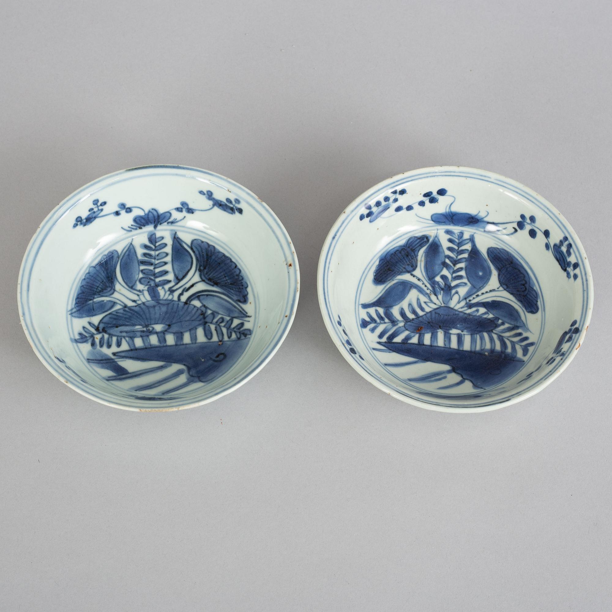 Two blue and white bowls, Ming dynasty, Wanli (1572-1620).