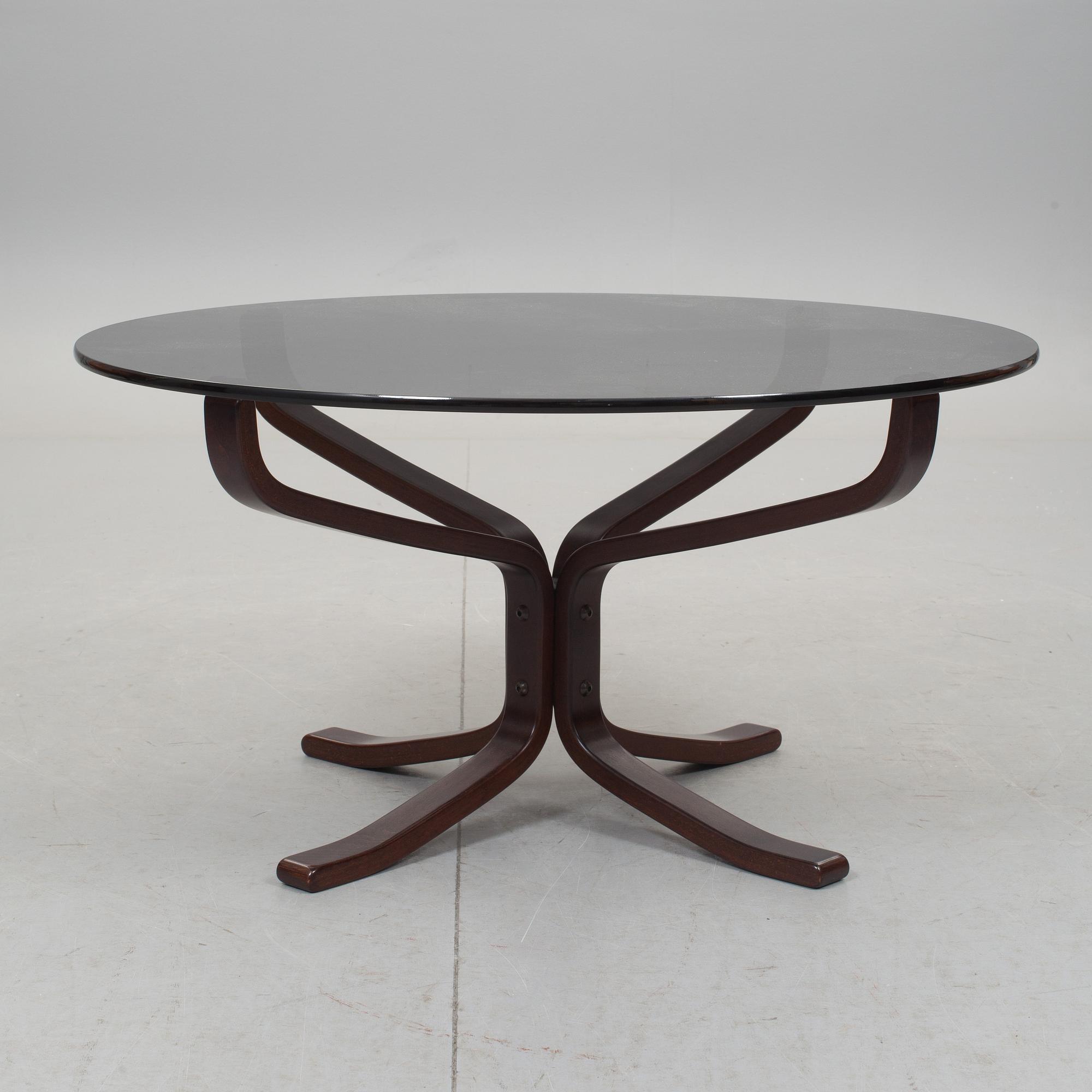 FÅTÖLJER, ett par samt BORD, "Falcon chair", Sigurd Russel, Vatne möbler.