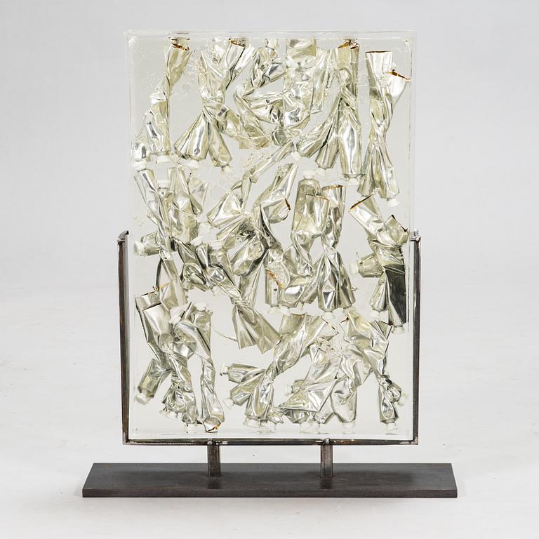 Sami Rinne, skulptur, gjutharts, signerad och daterad -20.