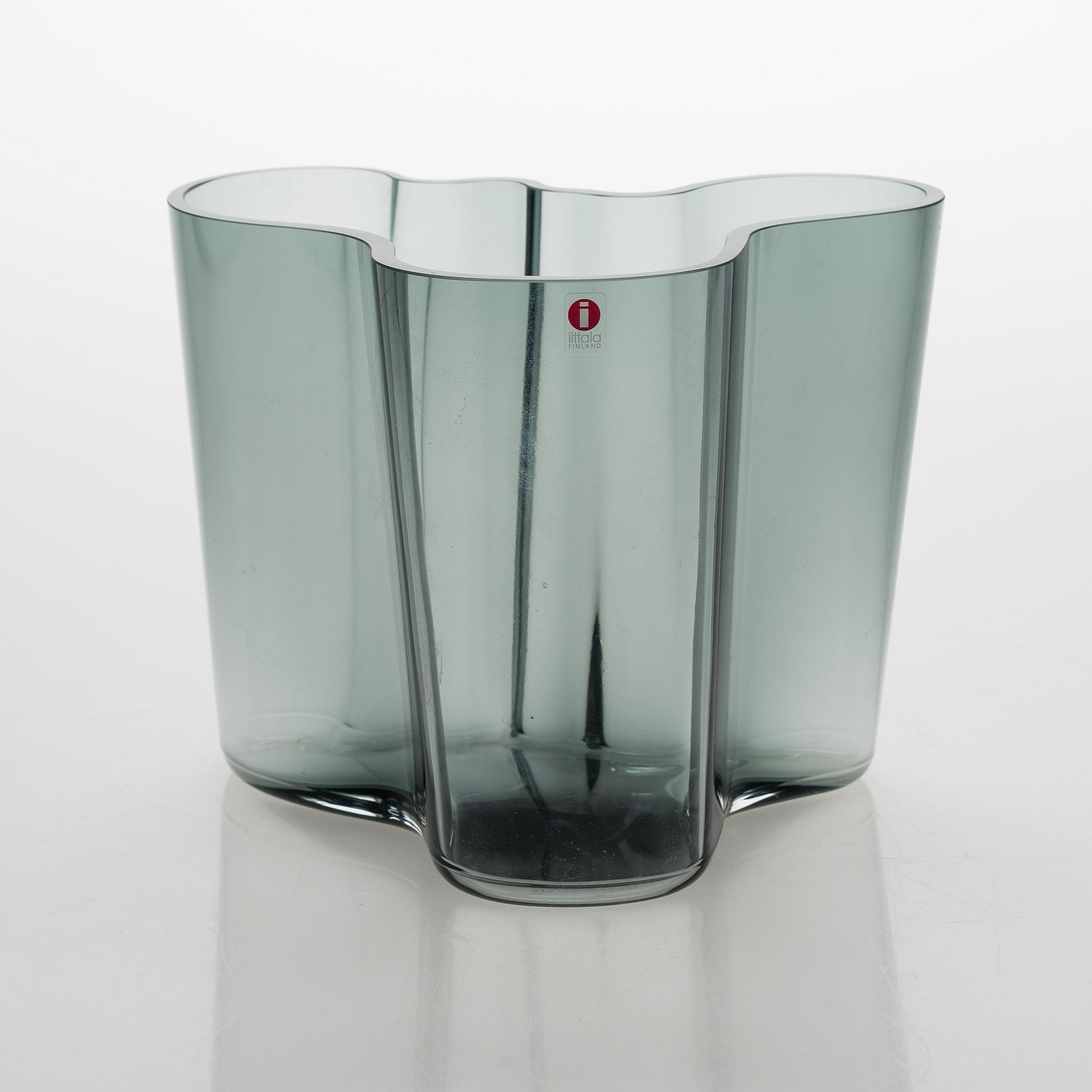 Alvar Aalto, maljakko, 3030, leimasigneerattu, Iittala, 1980-90-luku.