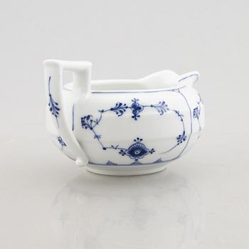 A 'Blue Fluted Plain' /'Musselmalet' sauce boat, Royal Copenhagen, model 57, 1893-1900.