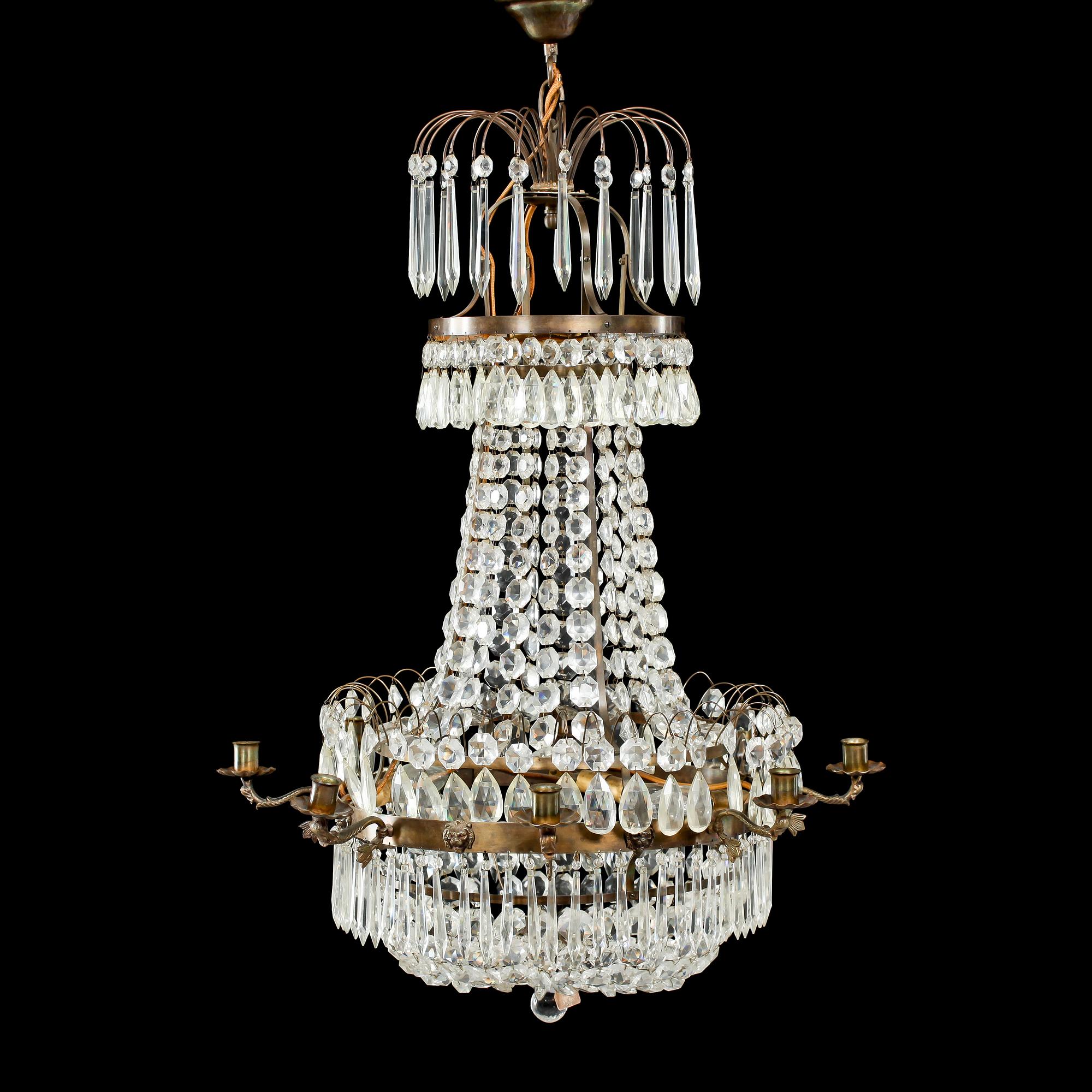 LJUSKRONA, gustaviansk stil, omkring 1900-talets mitt. Höjd ca 85 cm.