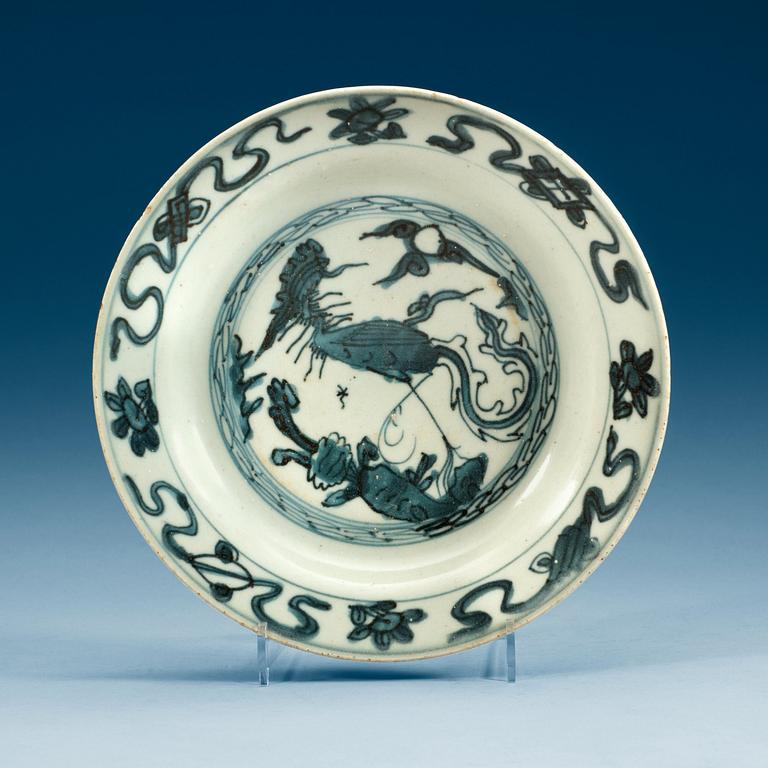 A blue and white dish, Ming dynasty, Wanli (1572-1620).