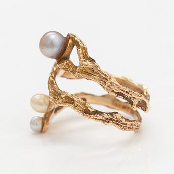 Björn Weckström, A 14K gold ring "Octobus" with cultured pearls. Lapponia 1971.