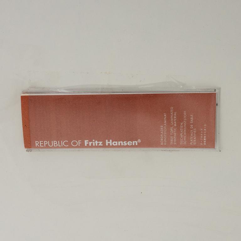 Bruno Mathsson & Piet Hein, matbord, "Superellips", Fritz Hansen, Danmark, 2007.