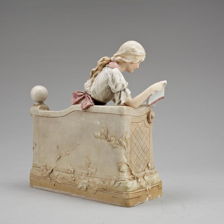 FIGURIN, porslin, otydlig märkning, 1900-talets mitt.