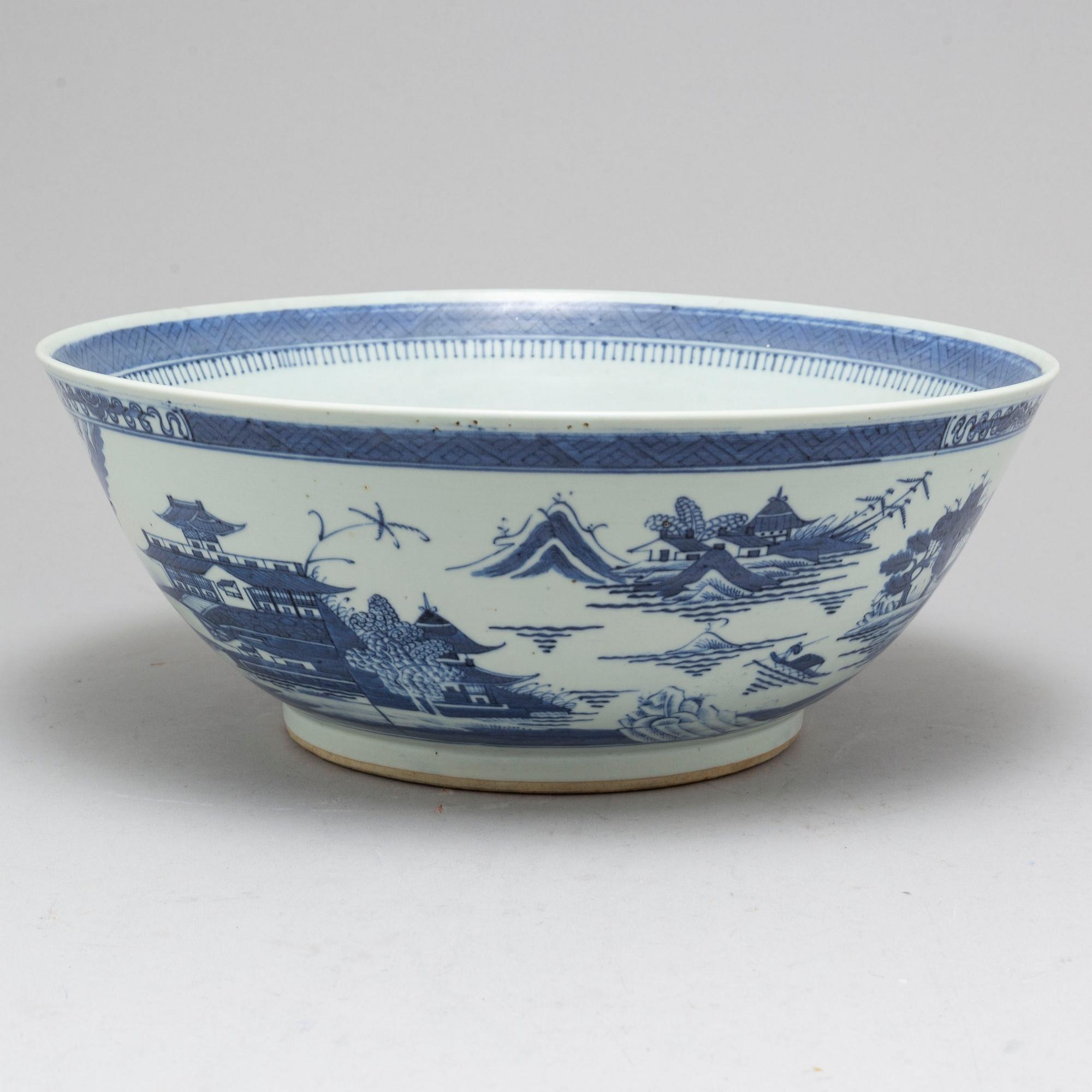 BÅLSKÅL, kompaniporslin. Qingdynastin, 1800-tal.