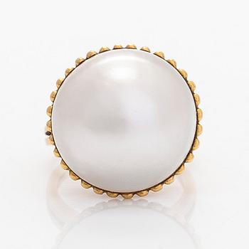 Ring, 18K guld och mabépärla.