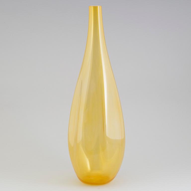 ANN WÅHLSTRÖM, a large glass vase from Kosta Boda Atelier, signed.