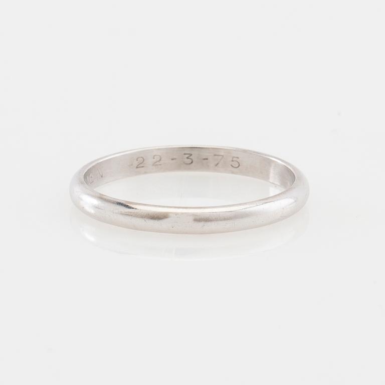 Ring 18K vitguld.