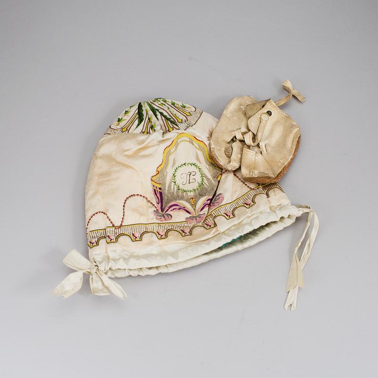 A night cap in silk dated 1801.