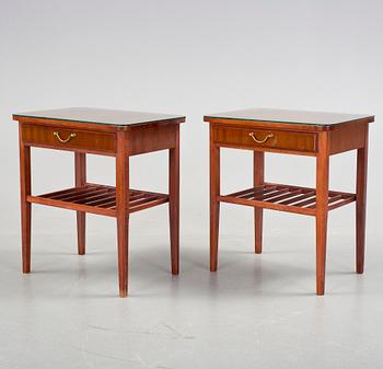 SÄNGBORD, ett par, kring 1900-talets mitt.