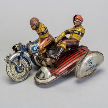 ETT PARTI PLÅTLEKSAKER, bla Schuko och Dunlop, 1900-talets mitt.