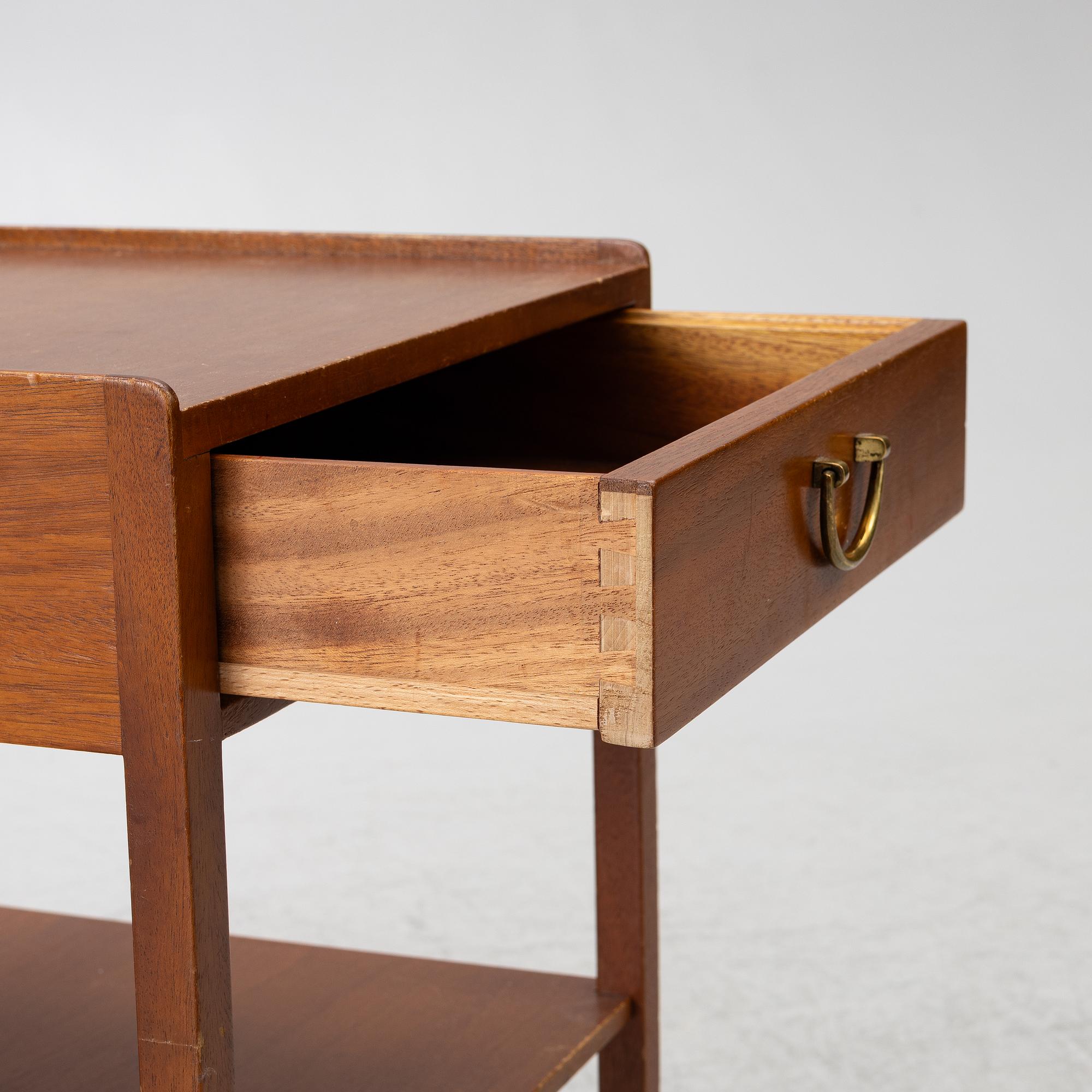 Josef Frank, sängbord, modell B 914, Firma Svenskt Tenn, före 1985.