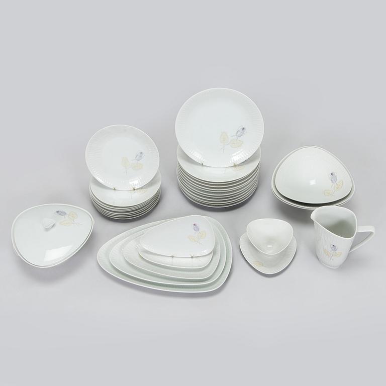 32-piece porcelain dinner service, Hutschenreuther, Germany.