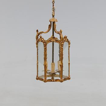 TAKLYKTA, rokokostil, 1900-talets första hälft. Höjd 54 cm.