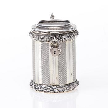 SPARBÖSSA, silver, möjligen Tyskland 1800-talets senare hälft. Tot. vikt ca 150,9 g.
