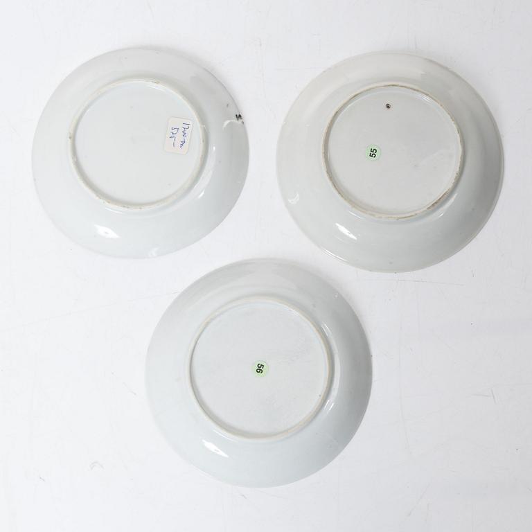 Koppar med fat, tre stycken, porslin, Kina, Qingdynastin, 1700-tal.