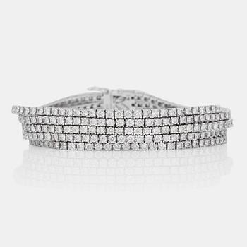 841. A five row brilliant-cut diamond bracelet, 13.57 cts in total.