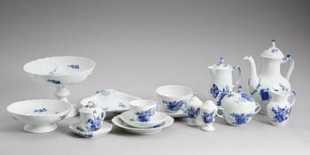 SERVISDELAR, 29 delar, porslin, "Blå Blomst", Royal Copenhagen.