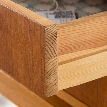 A SWEDISH MIRROR AND TABLE, oak and teak, signed with label "Eriksmåla glas". 1960s.