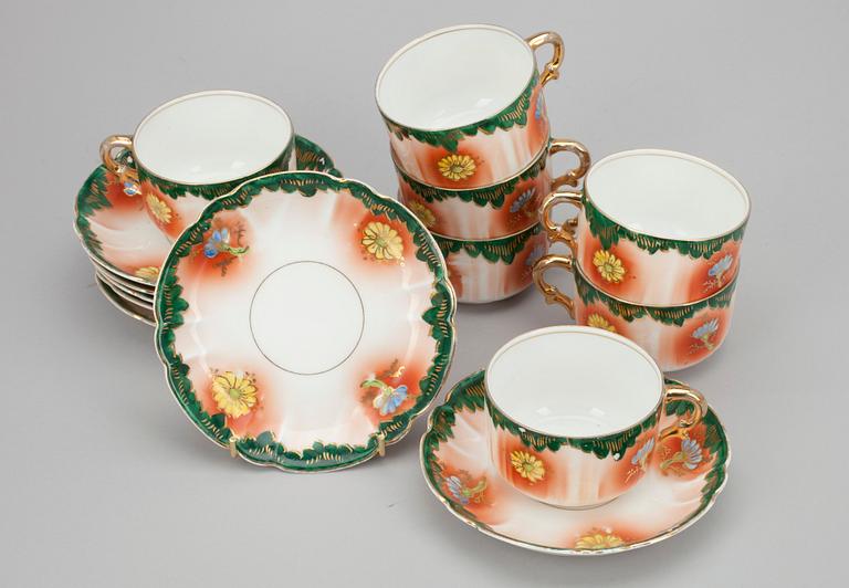 KAFFEKOPPAR, 7 st med fat, porslin, Kuznetsov ca 1900.