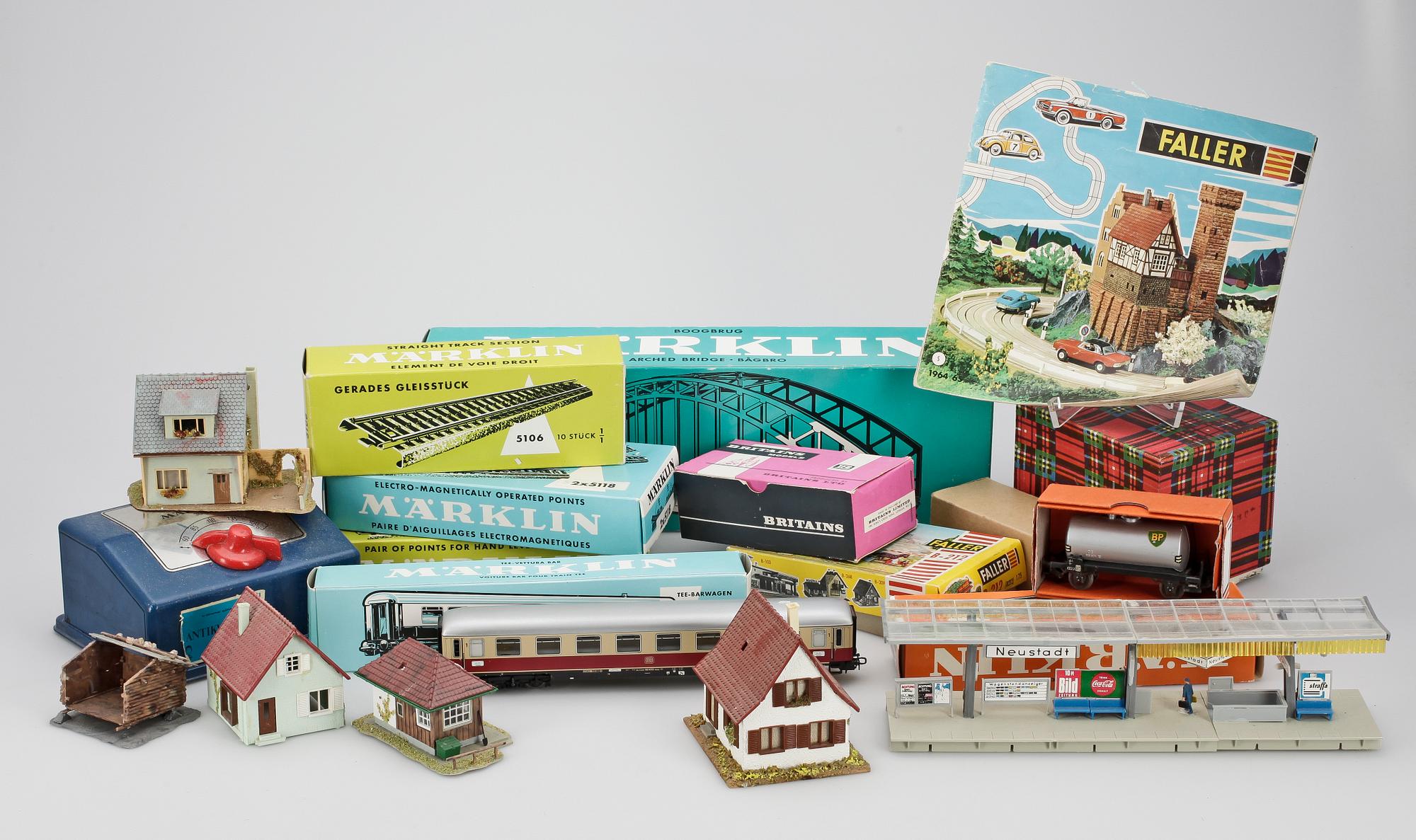 PARTI LEKSAKSJÄRNVÄGSDELAR, bl.a. Märklin. Tidigt 1960-tal.