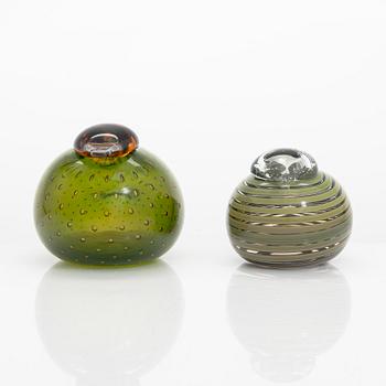 Two signed Oiva Toikka glass birds for Iittala Nuutajärvi.