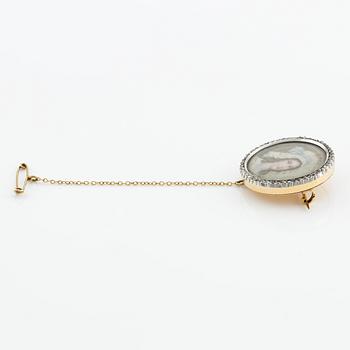 Brooch in gold with miniature portrait, wreath with rose-cut diamonds.