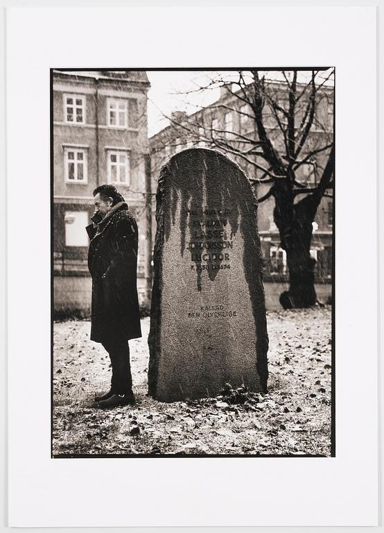 Peter Kjellerås, Ulf Lundell at Lucidor’s gravestone.