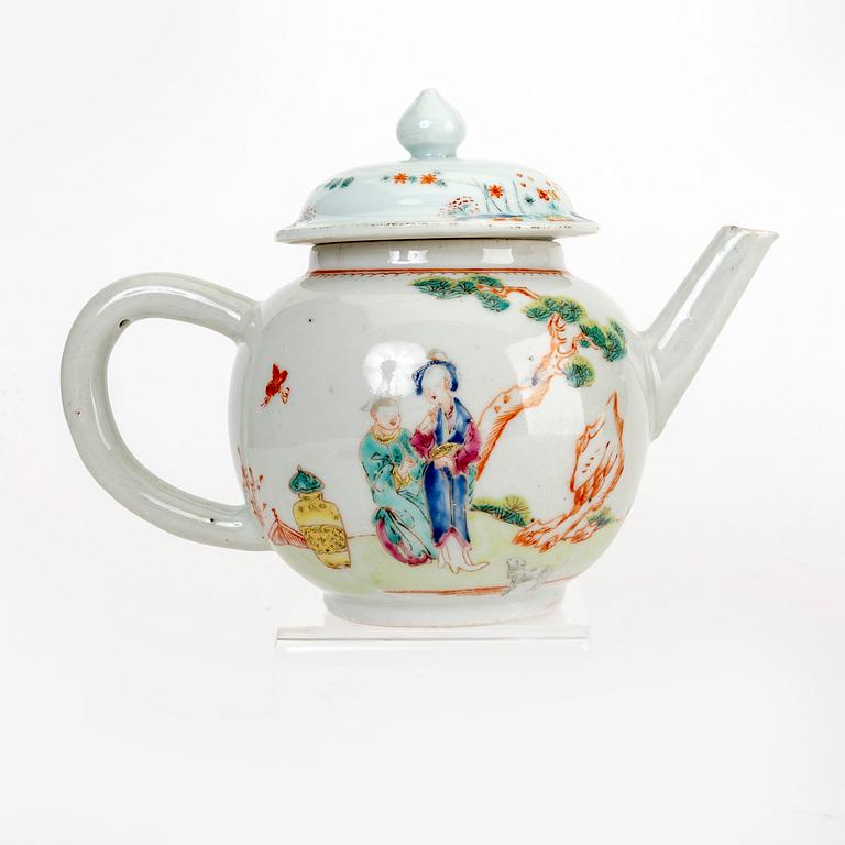 A famille rose teapot with lid, 18th Century.