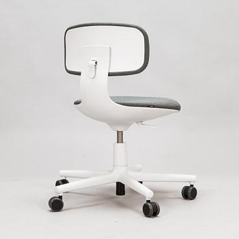 Konstantin Grcic, tuoli / konttorituoli, "Rookie", Vitra.