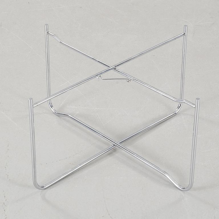 A tray table by Hans J Wegner,  "CH-417", designed in 1970.