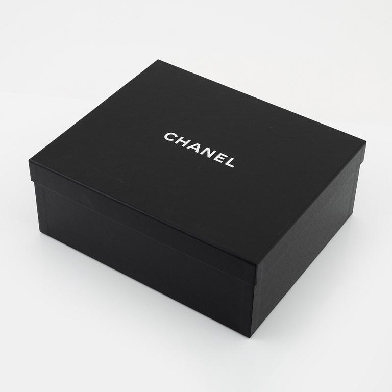 Chanel, a pair of pearl and strass bow pumps, size 37.