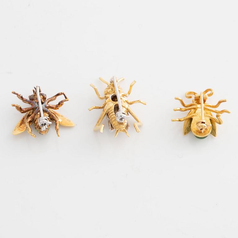 Three brooches in the shape of insects, 18K gold.