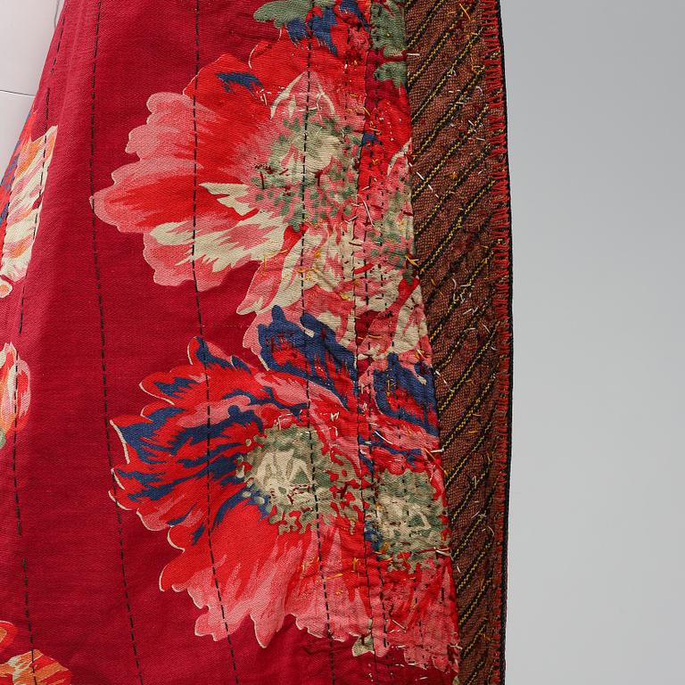 A WOMAN'S MANTLE (Chyrpy), silk, height 104,5 cm, Tekke, Turkmenistan, beginning of the 20th century.