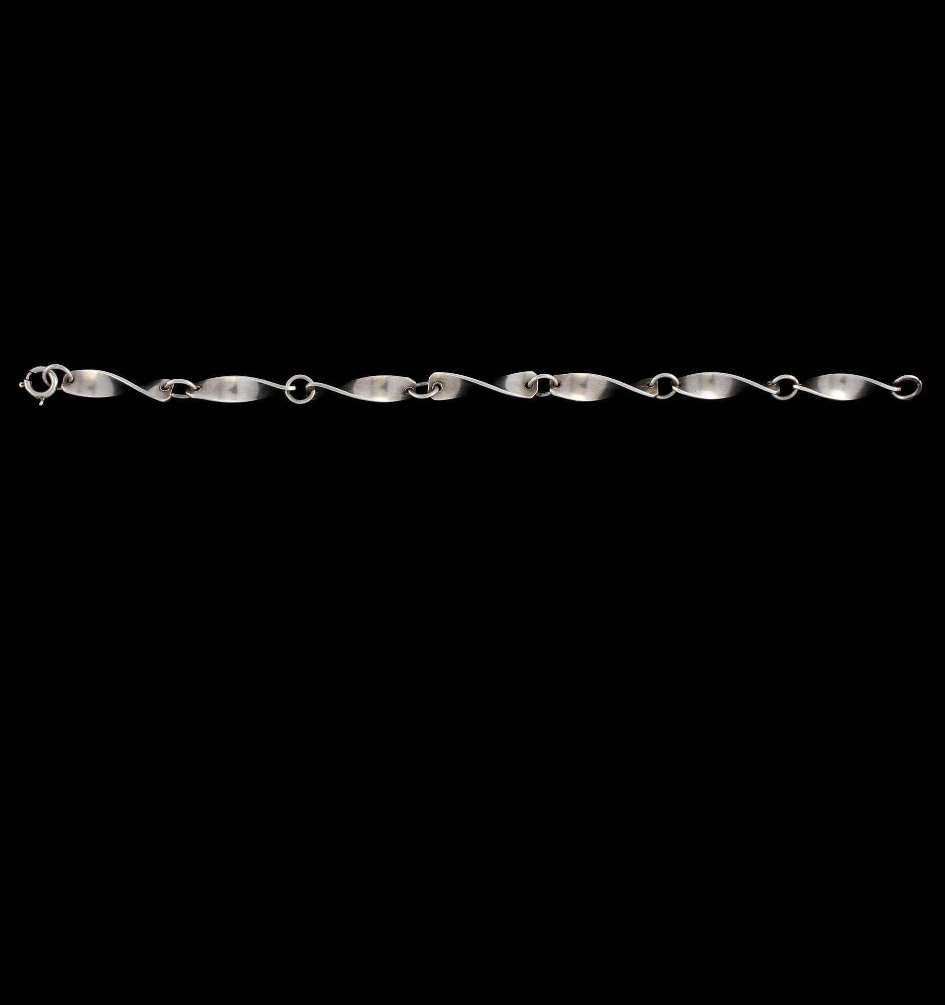 ARMLÄNK, sterlingsilver, troligtvis Arne Johansen, Roskilde, Danmark, importstämplad. Vikt 9,9 g.