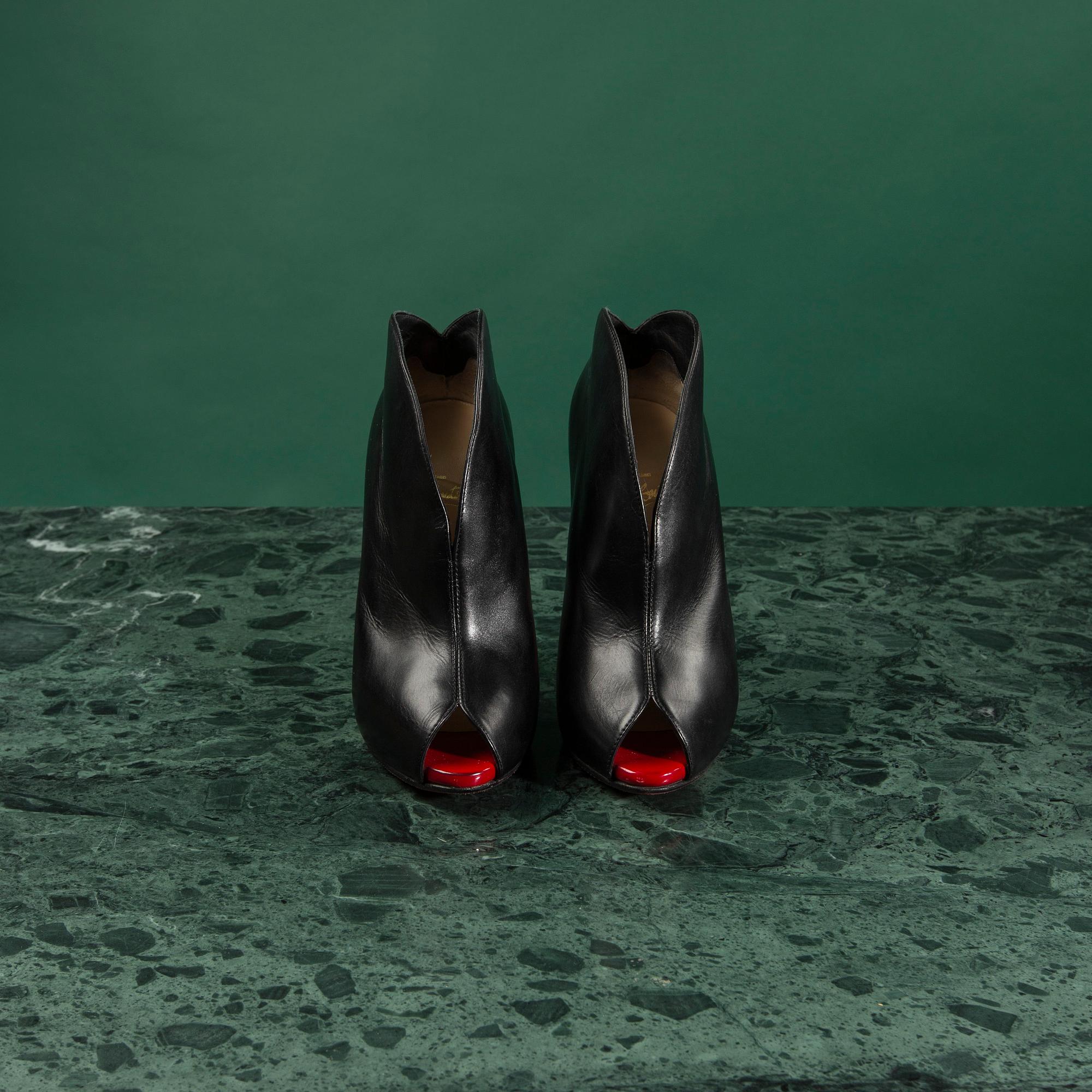 SKOR, CHRISTIAN LOUBOUTIN,  storlek 37.