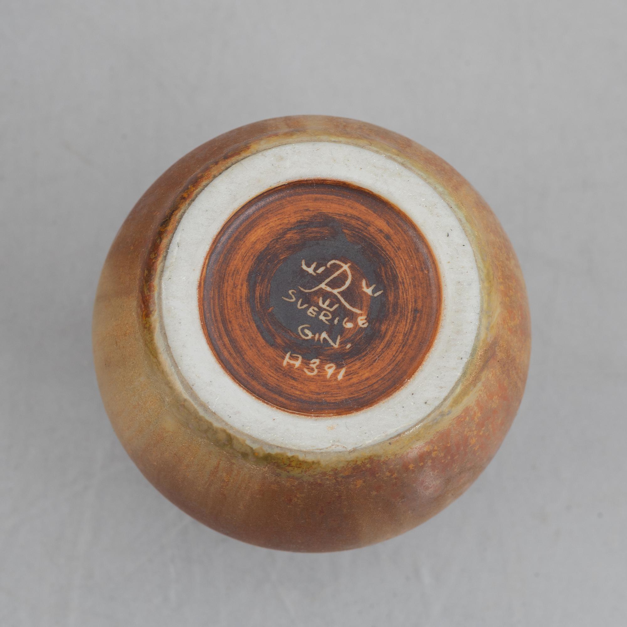 Gunnar Nylund, five pieces of stoneware, Rörstrand, Sweden.