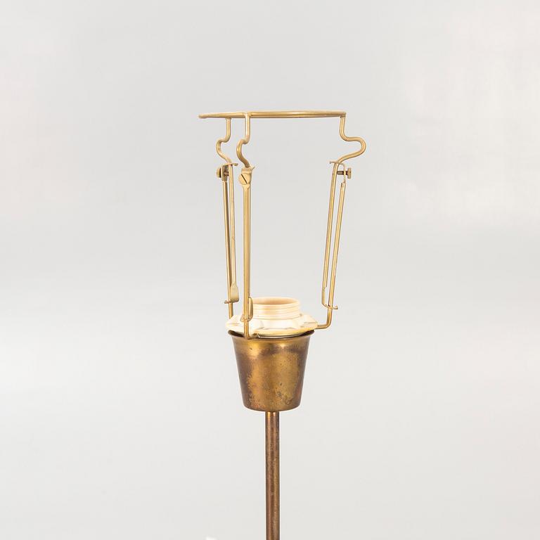 A mid 1900s/second part floor lamp.