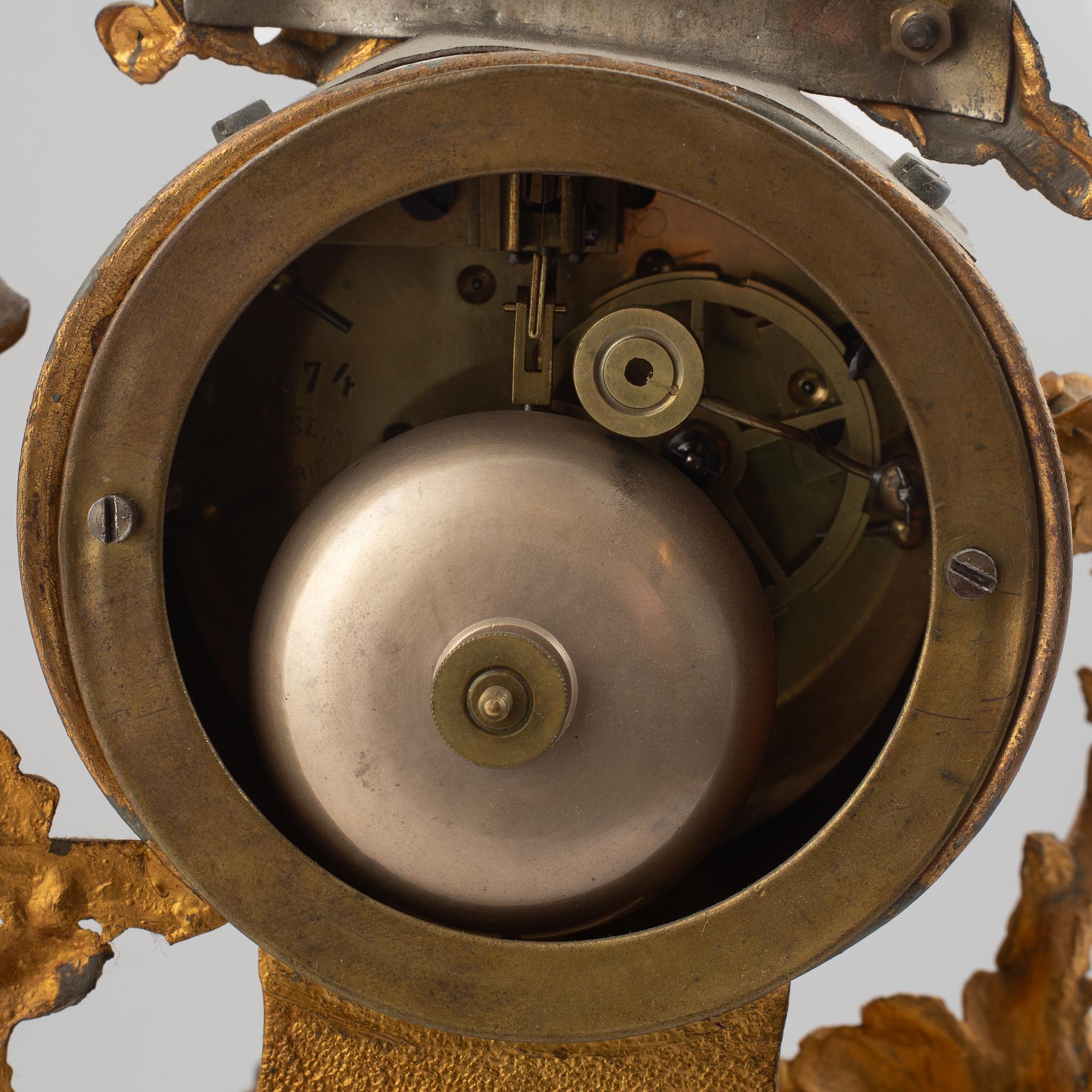 A mantle clock. France, from around the year 1900.