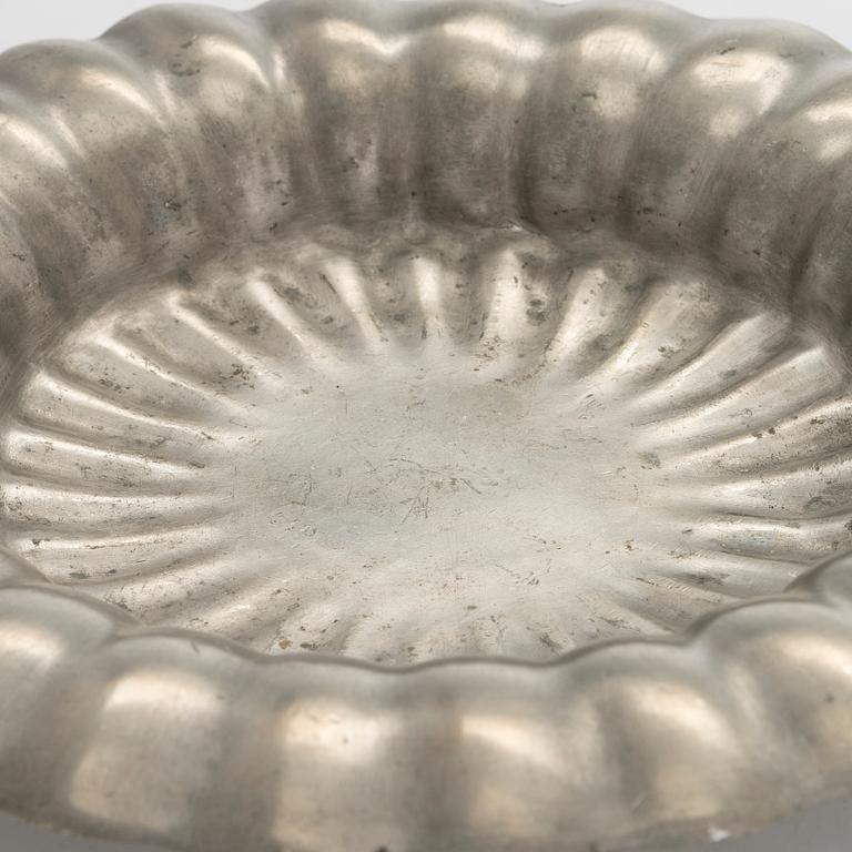 Estrid Ericson, dish, model "A 28", pewter, Svenskt Tenn, Stockholm 1925.