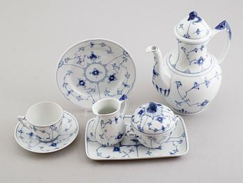 KAFFESERVIS, 28 delar, porslin, "Musselmalet", Bing & Gröndahl, Danmark.