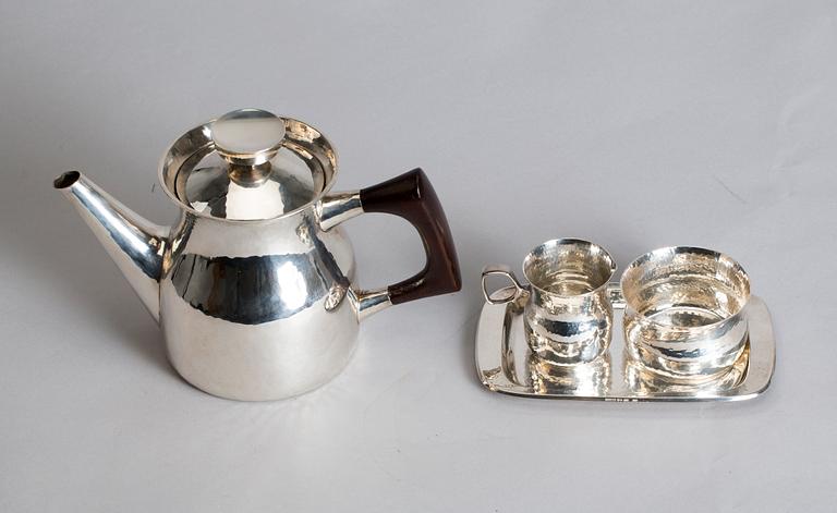 KAFFESERVIS, 4 delar, silver, Eric Löfman, Mgab, Uppsala. 1976-77. Total vikt ca 780 g.