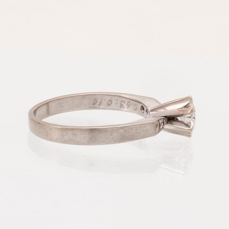 An 18K white gold ring set with round brilliant cut diamonds by Lundberg Guldatelje Amie Stockholm 1977.