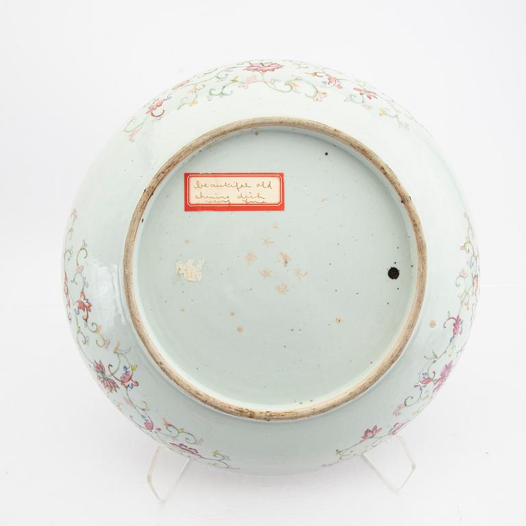A Chinese 19th century porcelain plate.