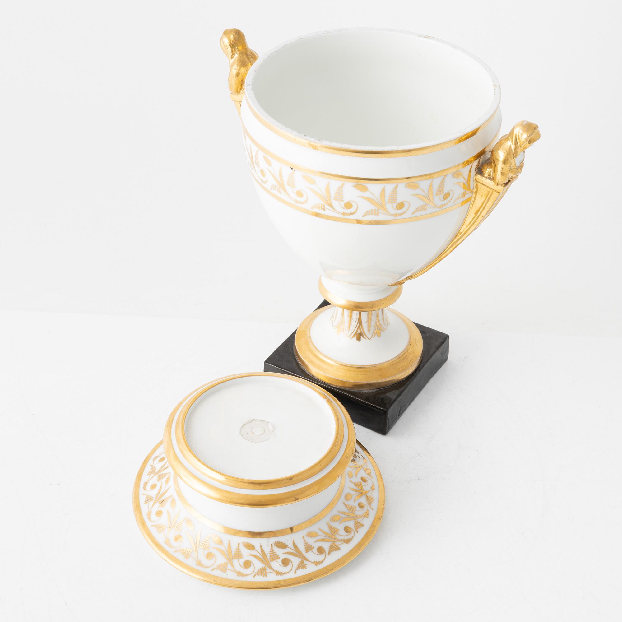 An empire style porcelain glaciere, 19th Century.
