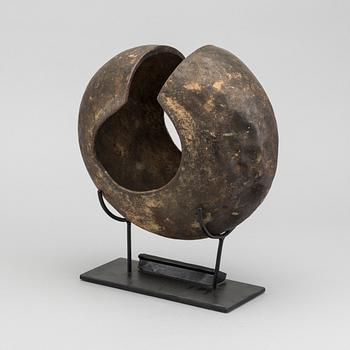 A COPPER FOOTRING FROM WAMPALA ZAIRE.