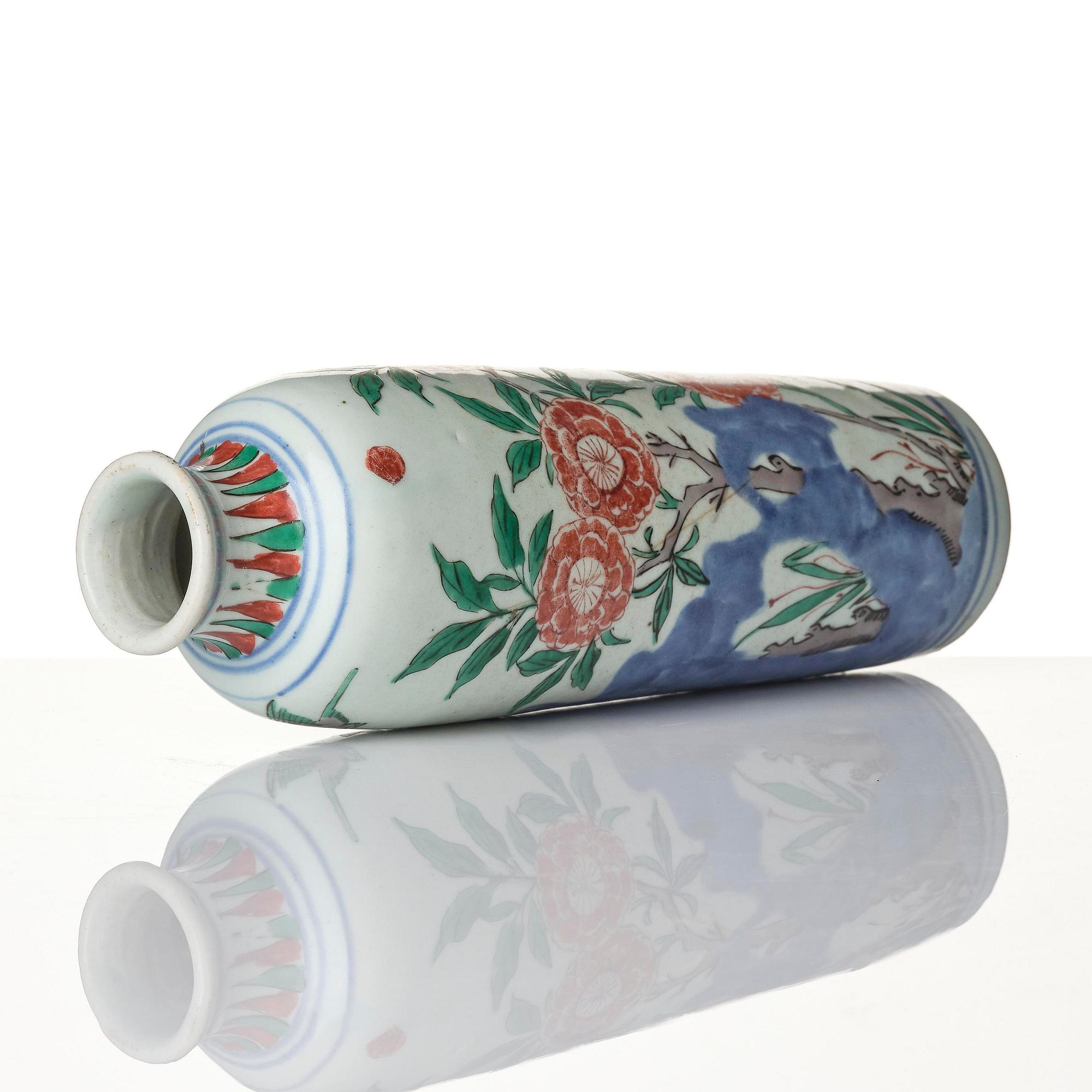 A wucai 'sleeve' vase, Transition, 17th century.