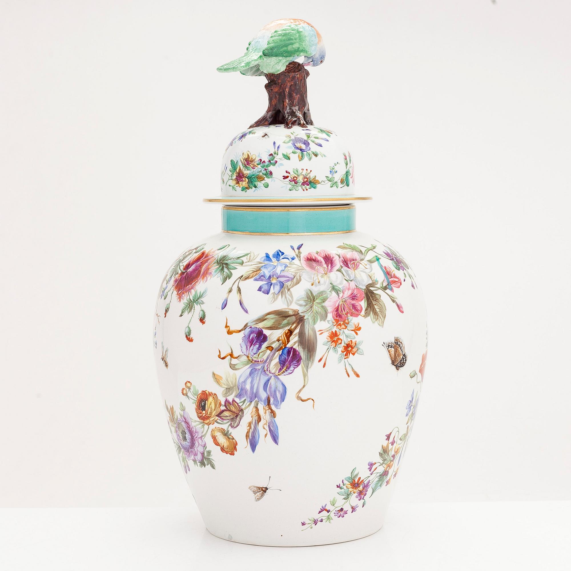 Urna, Rörstrand, daterad 25/3 1871. E.B.